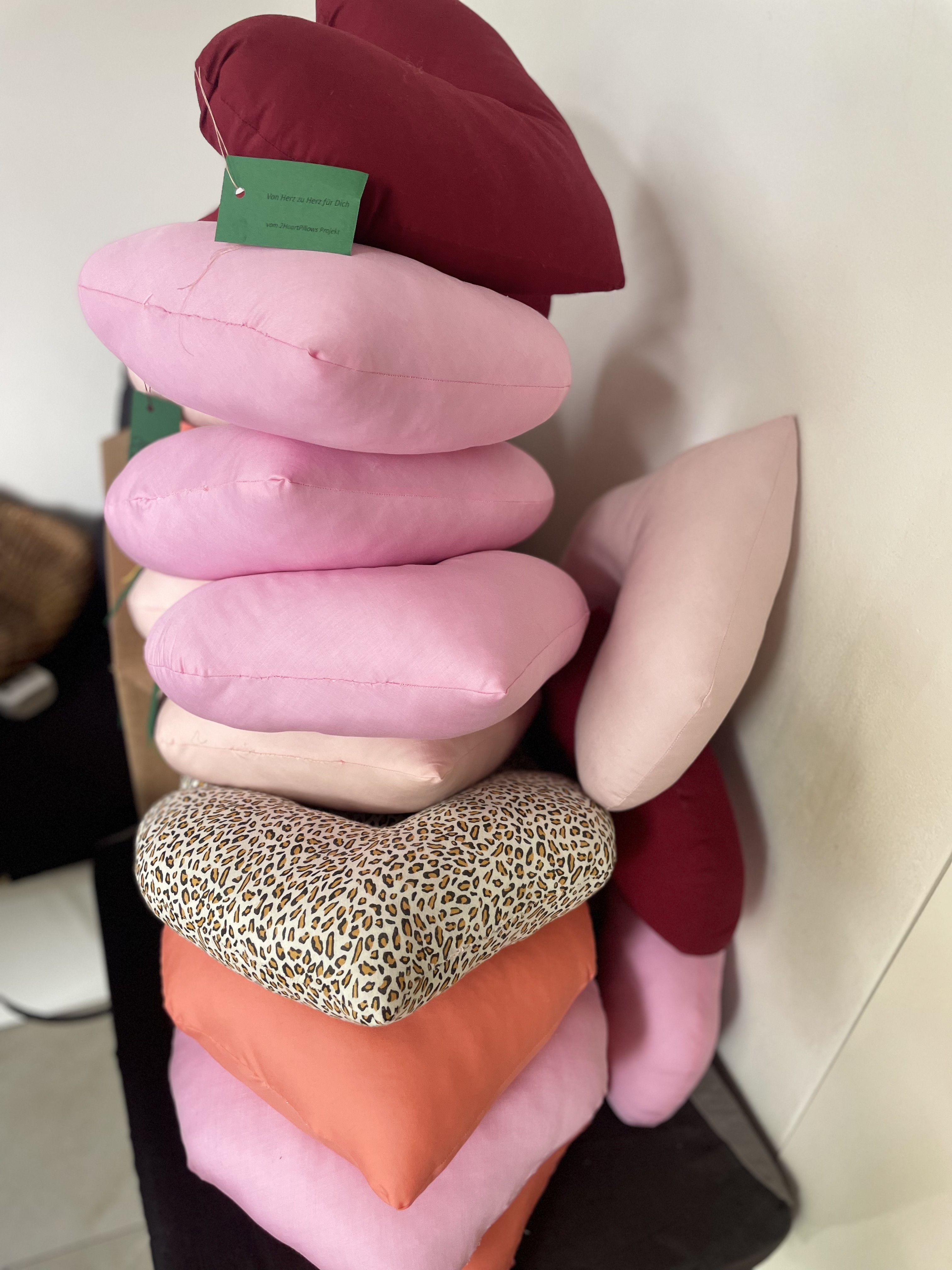 Detailaufnahme eines Herzkissens